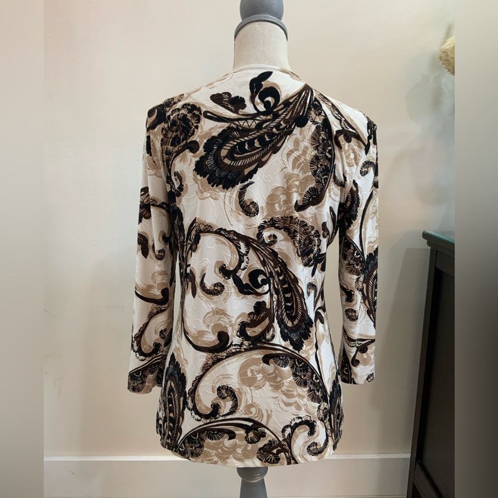 Soft Neutral Pattern Blouse - Picture 5 of 5